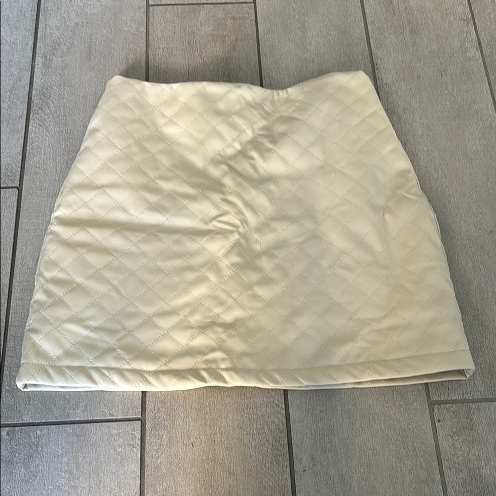 Fashion Nova size S Cream Mini A-line Skirt